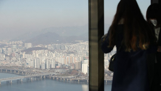 서울 영등포구 63스퀘어에서 바라본 서울 아파트. <연합뉴스>